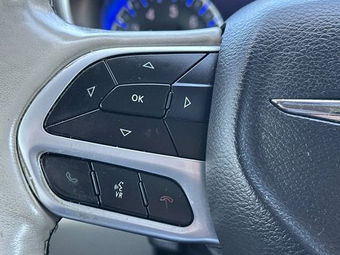 Used 2018 Chrysler Pacifica Limited FWD image 24