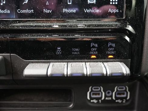 Used 2022 RAM 1500 Laramie AWD/4WD image 29
