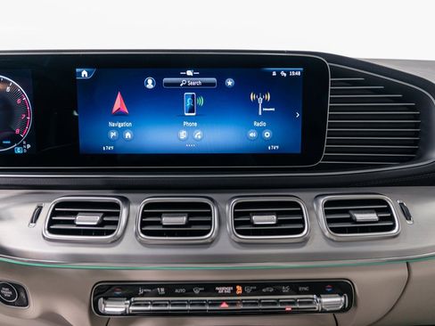 Used 2024 Mercedes-Benz GLS 450 4MATIC image 17