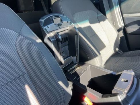 Used 2018 Ford Explorer XLT image 40