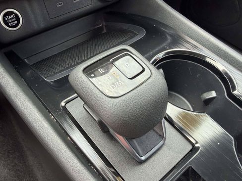 Used 2023 Nissan Rogue S FWD image 15