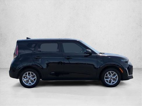 Used 2023 Kia Soul LX w/ LX Technology Package image 4