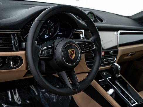 New 2025 Porsche Macan image 13