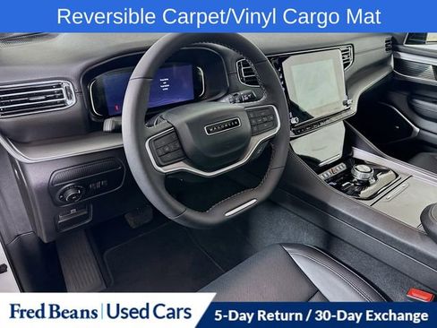 Used 2025 Jeep Wagoneer Series II w/ Premium Group I image 11