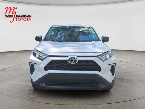 Used 2023 Toyota RAV4 LE AWD/4WD image 2