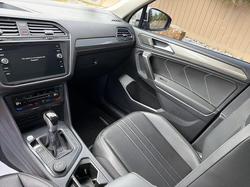 Used 2022 Volkswagen Tiguan SE AWD/4WD image 18