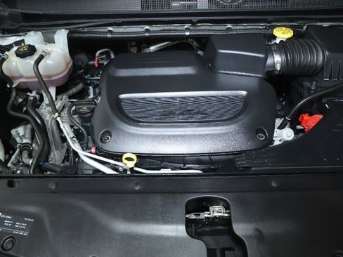 Used 2024 Chrysler Pacifica Touring-L FWD image 33