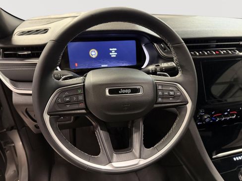 Used 2023 Jeep Grand Cherokee L Laredo image 14