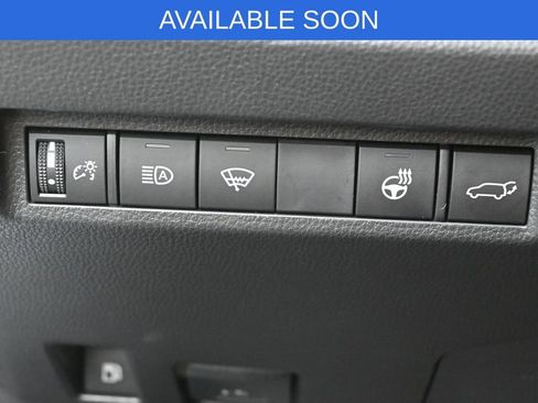 Used 2022 Toyota RAV4 XLE w/ Convenience Package AWD/4WD image 15