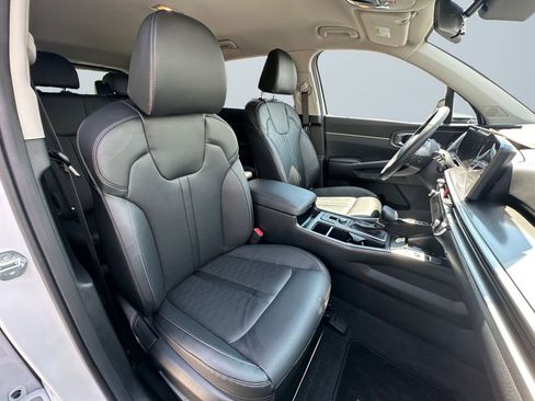 Used 2025 Kia Sorento S AWD/4WD image 15