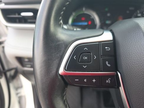 Used 2021 Toyota Highlander XLE image 18