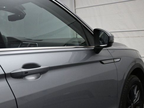 Used 2024 Volkswagen Tiguan SE image 15