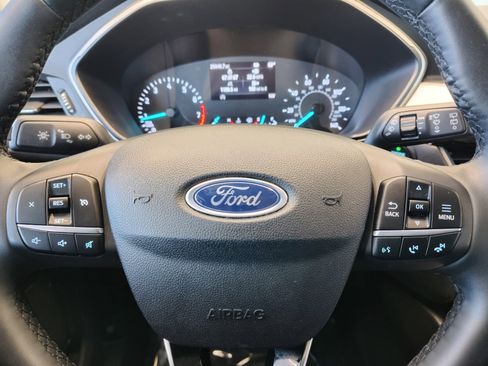 Used 2022 Ford Escape SE w/ SE Sport Appearance Package image 18