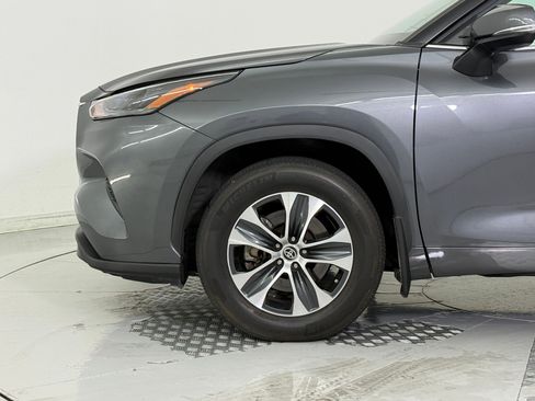 Used 2023 Toyota Highlander XLE image 11