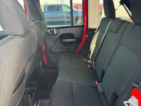 Used 2018 Jeep Wrangler Unlimited Sport AWD/4WD image 12