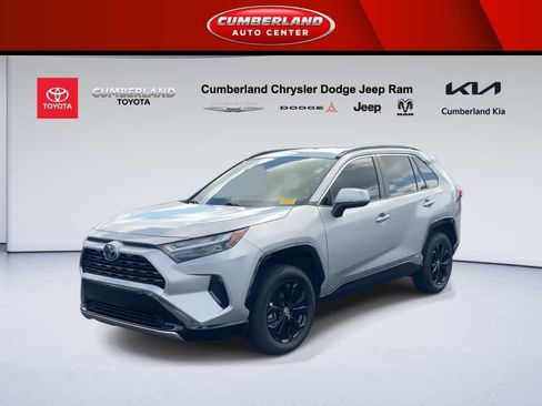 Used 2022 Toyota RAV4 SE image 4