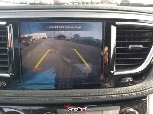 Used 2018 Chrysler Pacifica Limited image 42