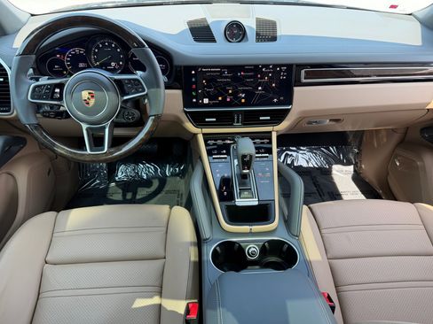 Used 2023 Porsche Cayenne Platinum Edition AWD/4WD image 23