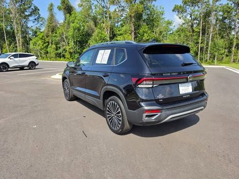 Used 2025 Volkswagen Taos SE FWD image 3