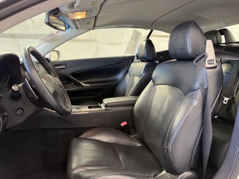 Used 2011 Lexus IS 250C w/ Luxury Pkg RWD image 9