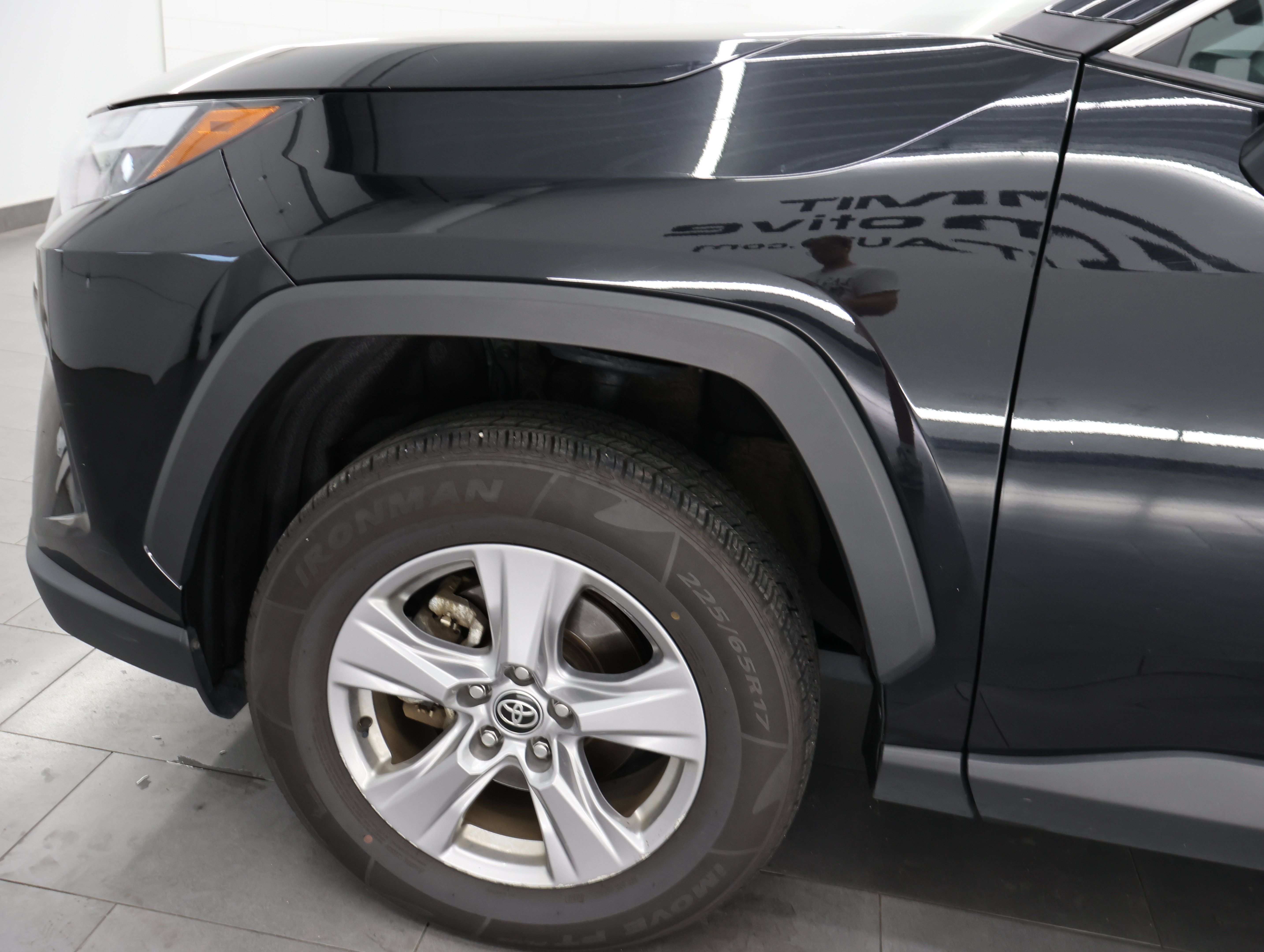 Used 2025 Toyota RAV4 LE AWD/4WD image 31