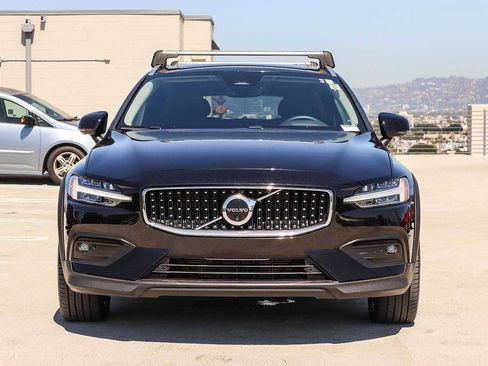 Used 2023 Volvo V60 B5 Cross Country Plus AWD/4WD image 2