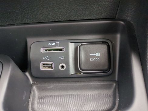 Used 2015 Jeep Cherokee Trailhawk w/ Cold Weather Group image 31