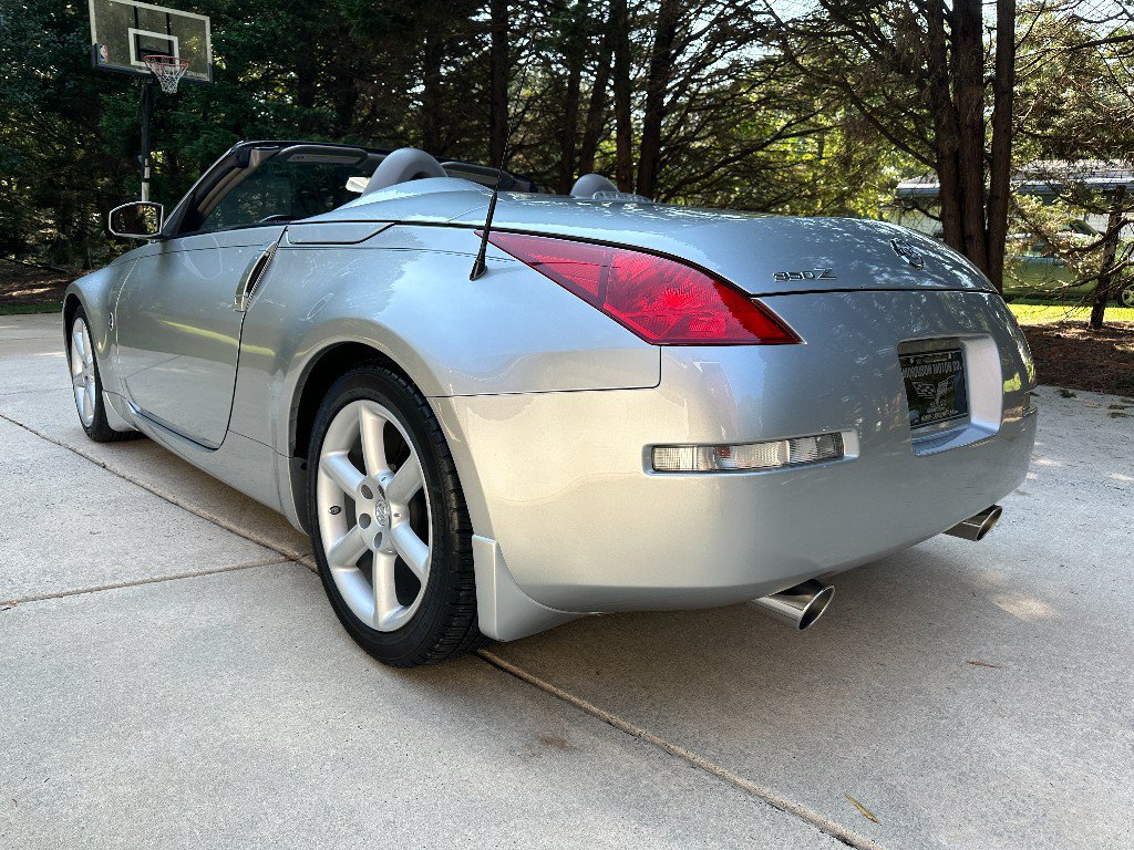 Used 2005 Nissan 350Z Touring RWD image 21