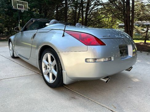 Used 2005 Nissan 350Z Touring image 21