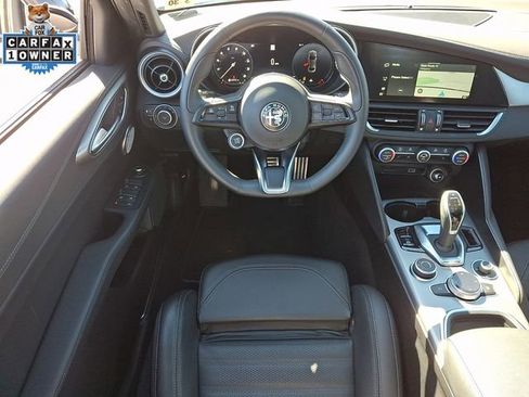 Used 2025 Alfa Romeo Giulia AWD image 14
