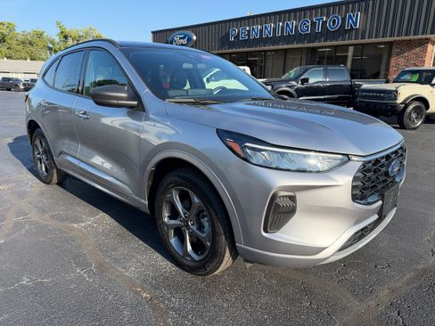 Used 2024 Ford Escape ST-Line w/ Tech Pack #1 AWD/4WD image 9
