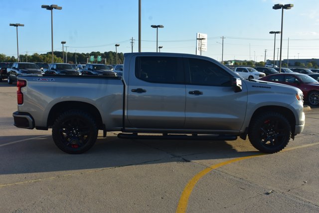 Used 2023 Chevrolet Silverado 1500 RST w/ Redline Edition AWD/4WD image 4