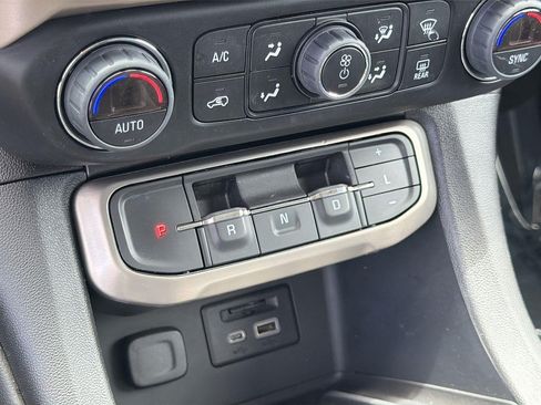 Used 2023 GMC Acadia Denali w/ Denali Technology Package FWD image 12