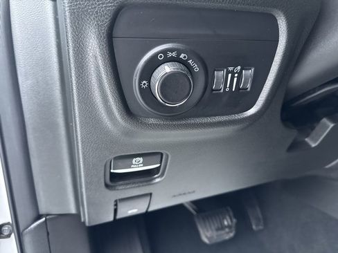 Certified 2025 Jeep Grand Cherokee Laredo w/ Luxury Tech Group I image 13