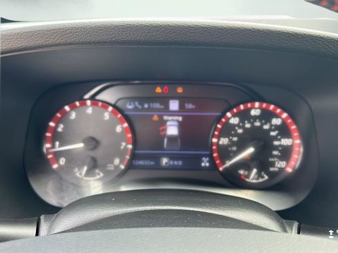 Used 2022 Nissan Frontier PRO-4X w/ Technology Package AWD/4WD image 8