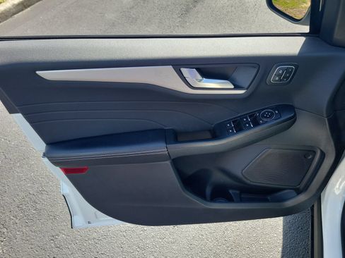 Used 2022 Ford Escape SEL w/ Technology Package FWD image 14