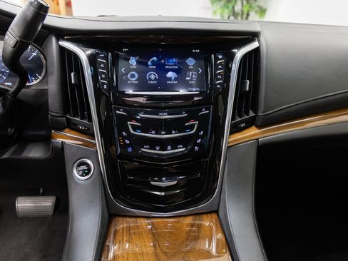 Used 2017 Cadillac Escalade Premium Luxury image 20