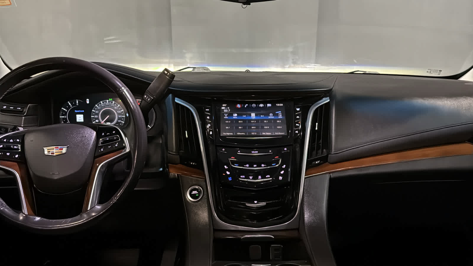 Used 2019 Cadillac Escalade Luxury AWD/4WD image 27