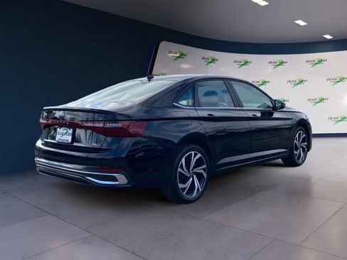 Used 2025 Volkswagen Jetta SEL FWD image 3