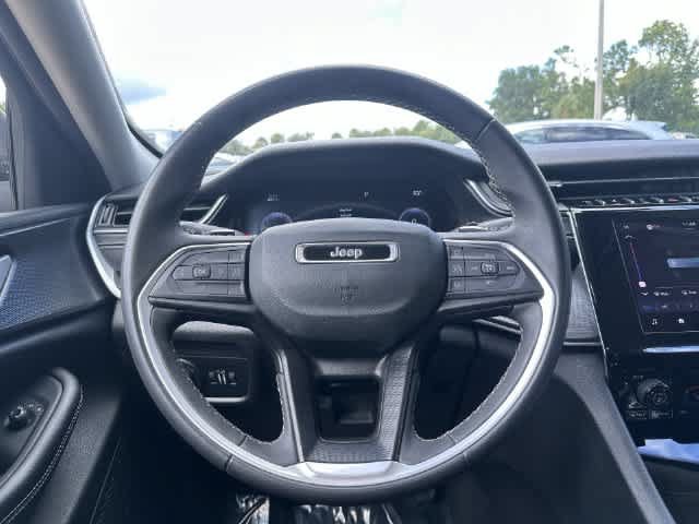 Used 2023 Jeep Grand Cherokee Laredo RWD image 28