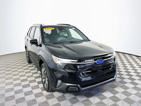 Used 2025 Subaru Forester Touring AWD/4WD image 3