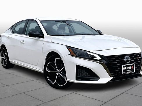 Used 2024 Nissan Altima 2.5 SR image 3