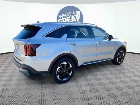 Certified 2025 Kia Sorento EX image 7