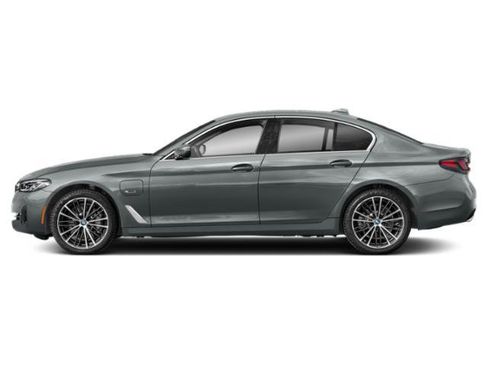 Used 2023 BMW 530e w/ Executive Package RWD image 3