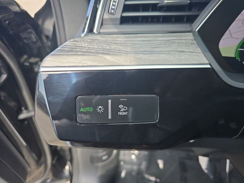 Used 2021 Audi e-tron Premium Plus w/ Premium Plus Package AWD/4WD image 22