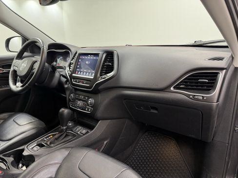 Used 2019 Jeep Cherokee Trailhawk image 28