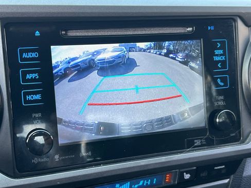 Used 2016 Toyota Tacoma TRD Sport image 26