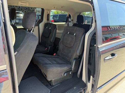 Used 2016 Dodge Grand Caravan SXT FWD image 14