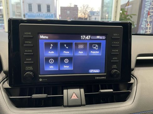 Used 2022 Toyota RAV4 SE w/ Convenience Package image 16