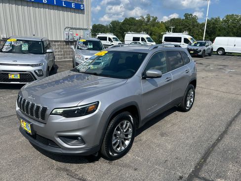 Used 2020 Jeep Cherokee Latitude Plus AWD/4WD image 3